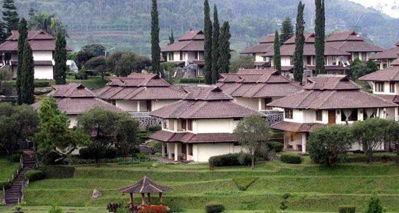 Puteri Gunung Hotel Lembang Exterior foto