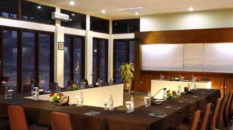 Puteri Gunung Hotel Lembang Exterior foto